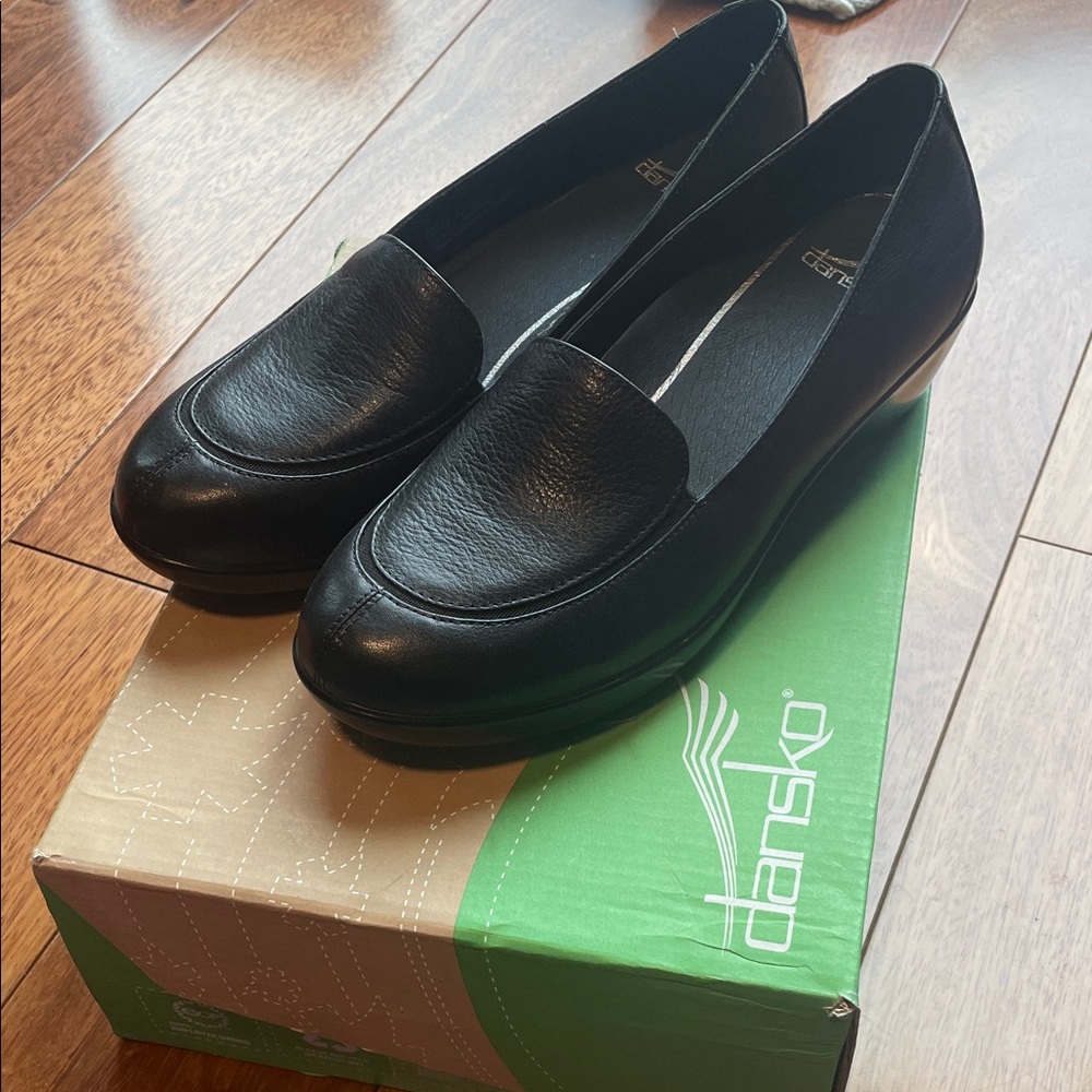 Dansko Women's Classic Black Flats - Picture 2 of 4